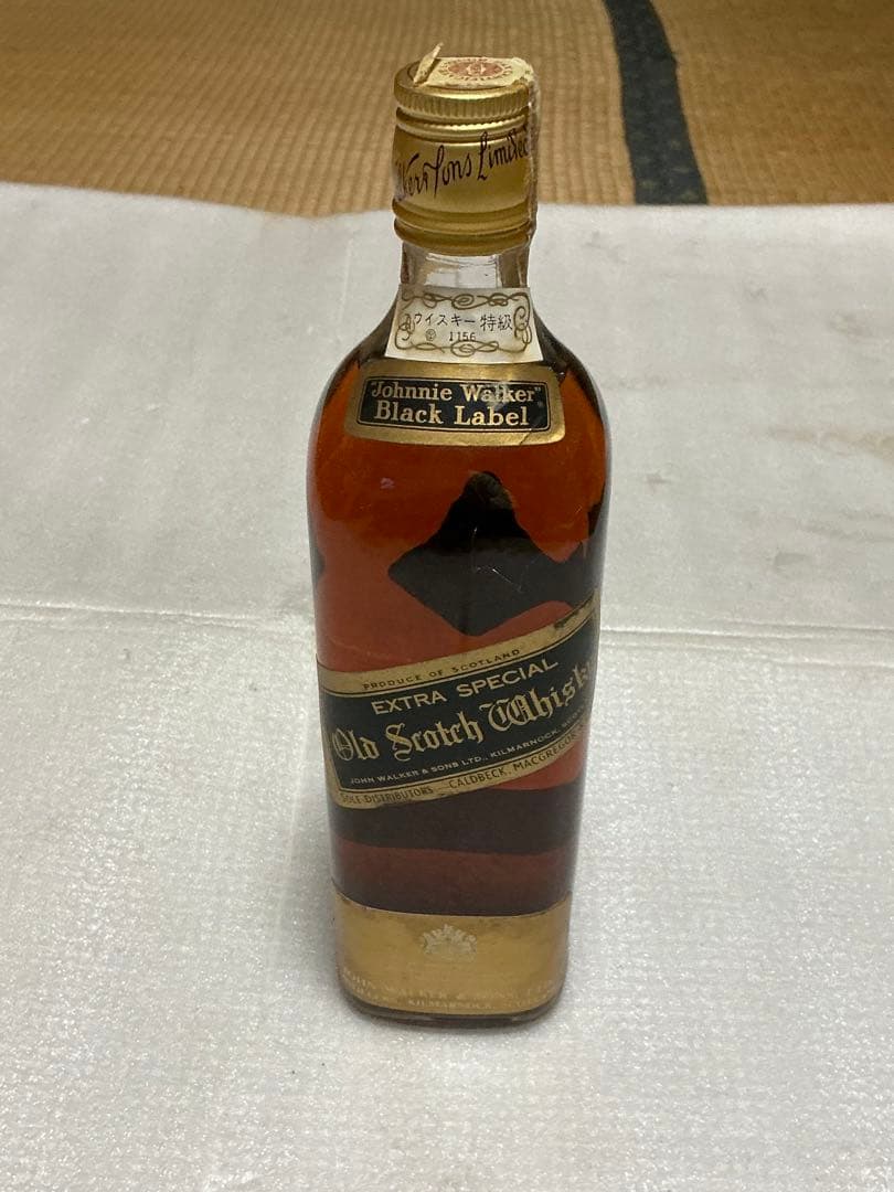 Johnnie walker／BLACK LABEL。【古酒　通関ラベル付き】。