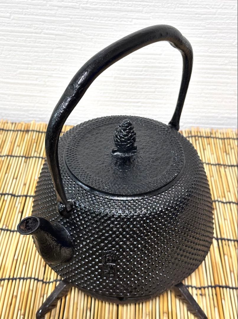 未使用品、保管品　南部岩鋳 四代目清末作 １５型　九重アラレ　南部鉄瓶