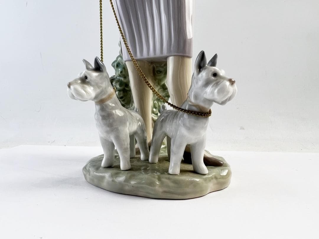 リヤドロ フィギュリン 6760『犬の散歩』 陶器の置物/ヨークシャーテリア