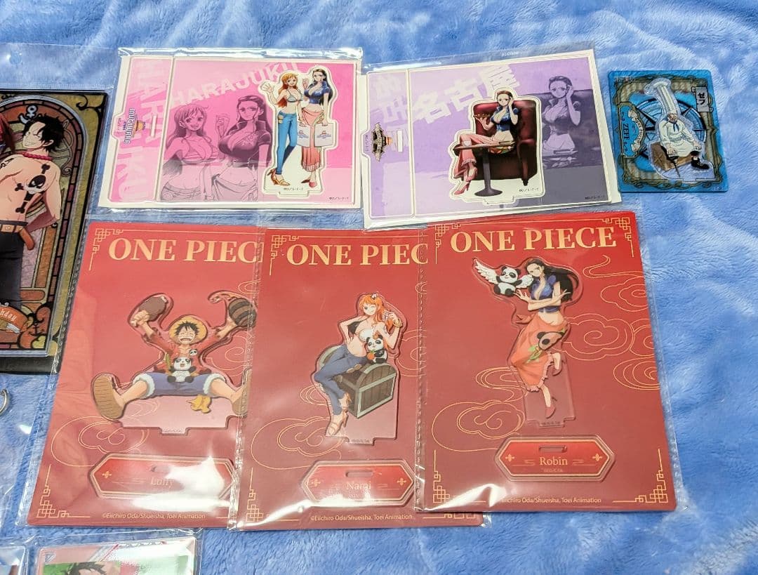 ワンピース　アクスタ　ルフィ　ナミ　ロビン　エース　麦わらストア　缶バッジ