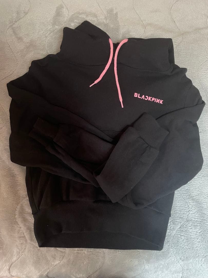 BLACKPINK DEADLINEプルオーバーフーディ　ブラック　ショート