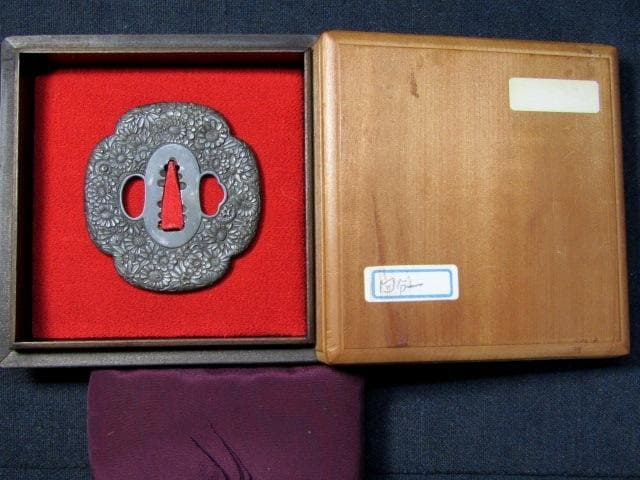 02★武具　刀装具　刀　脇差　銅鍔　金象嵌　菊文　木瓜型　箱付★