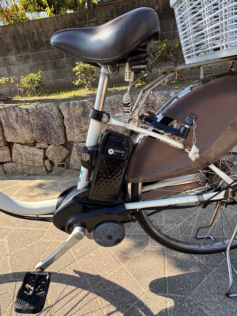 大阪　電動アシスト自転車　パナソニック　ホワイト26インチ　3段　16Ah