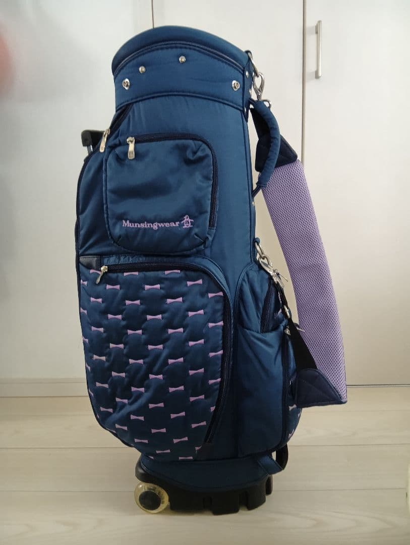 レディース中古収納式キャリーハンドル付きMunsingwearキャディバッグ