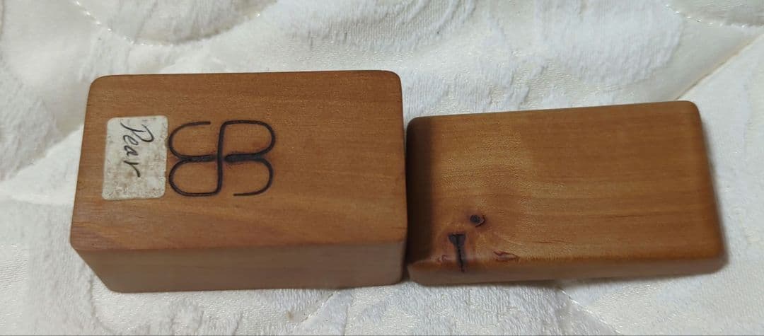 梨の木 小箱 / 蓋付き 木箱 小物入れ アート ギャラリー