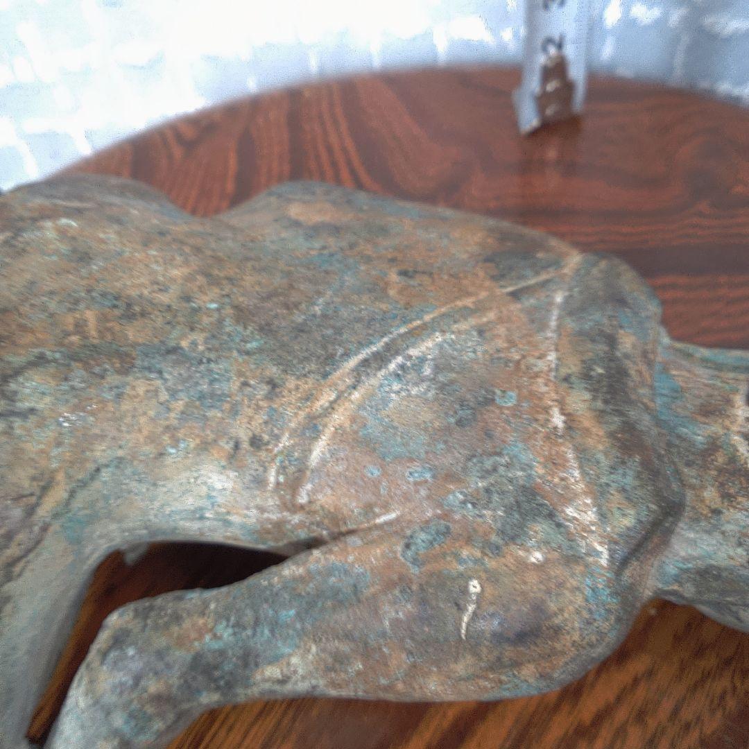 座った仏像 緑褐色 古代？