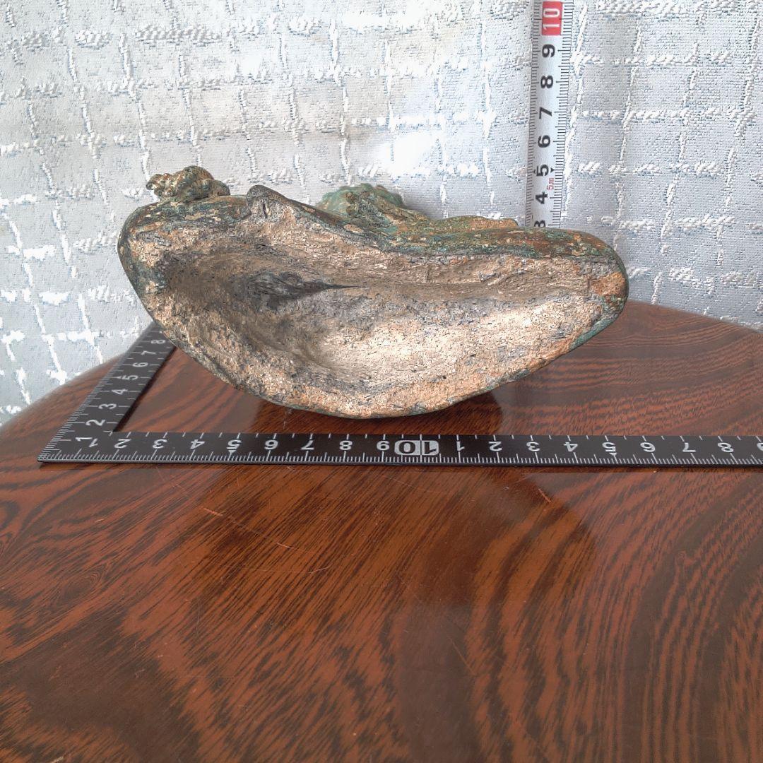 座った仏像 緑褐色 古代？