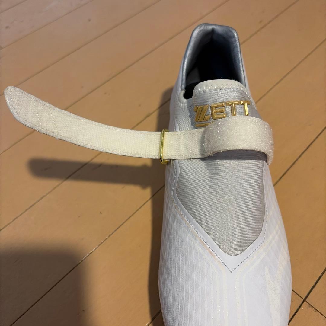 ZETTホワイト スパイクシューズ