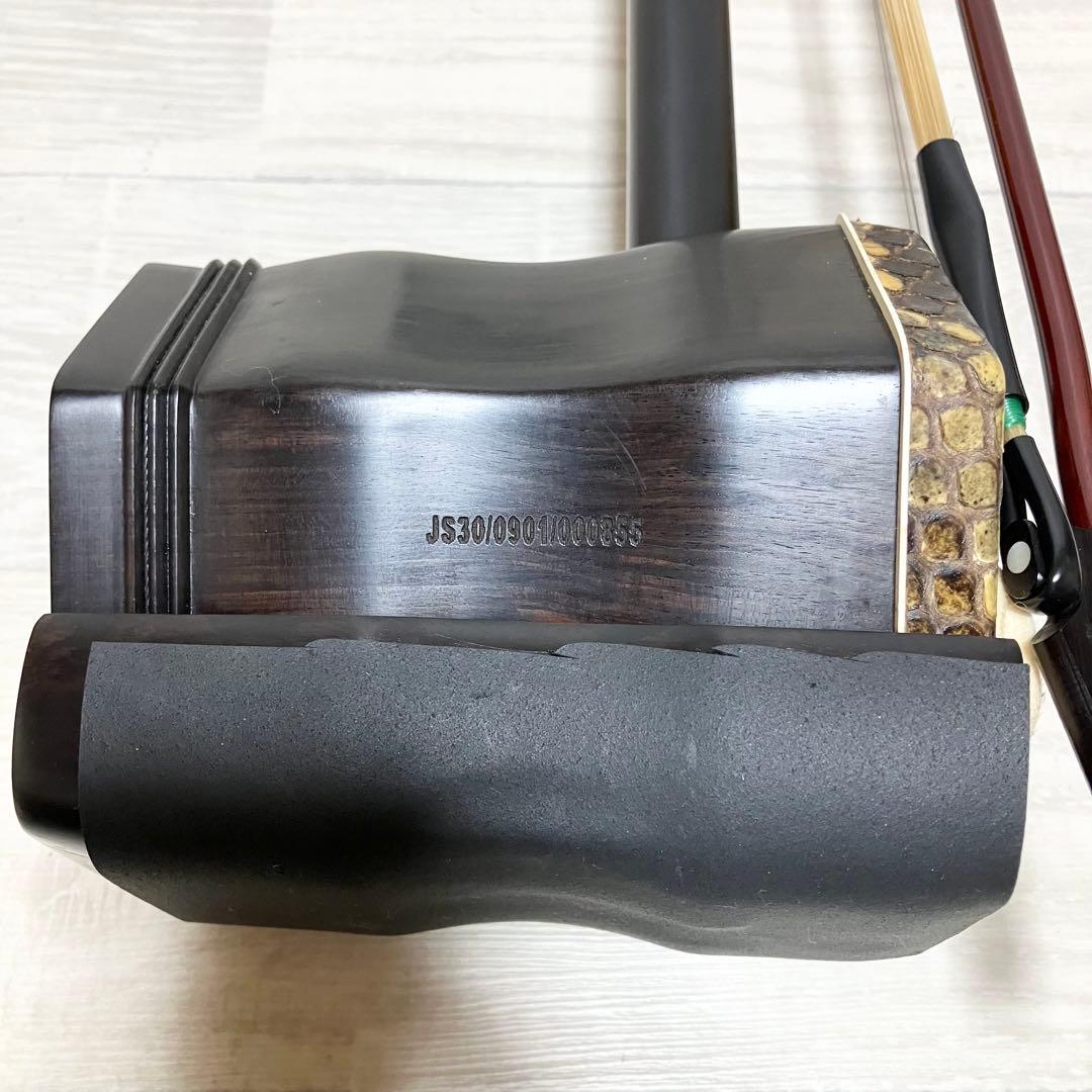 蛇皮　本革　高級 二胡 中国 弦楽器 彫刻 民族楽器 ケース付き　付属品多数