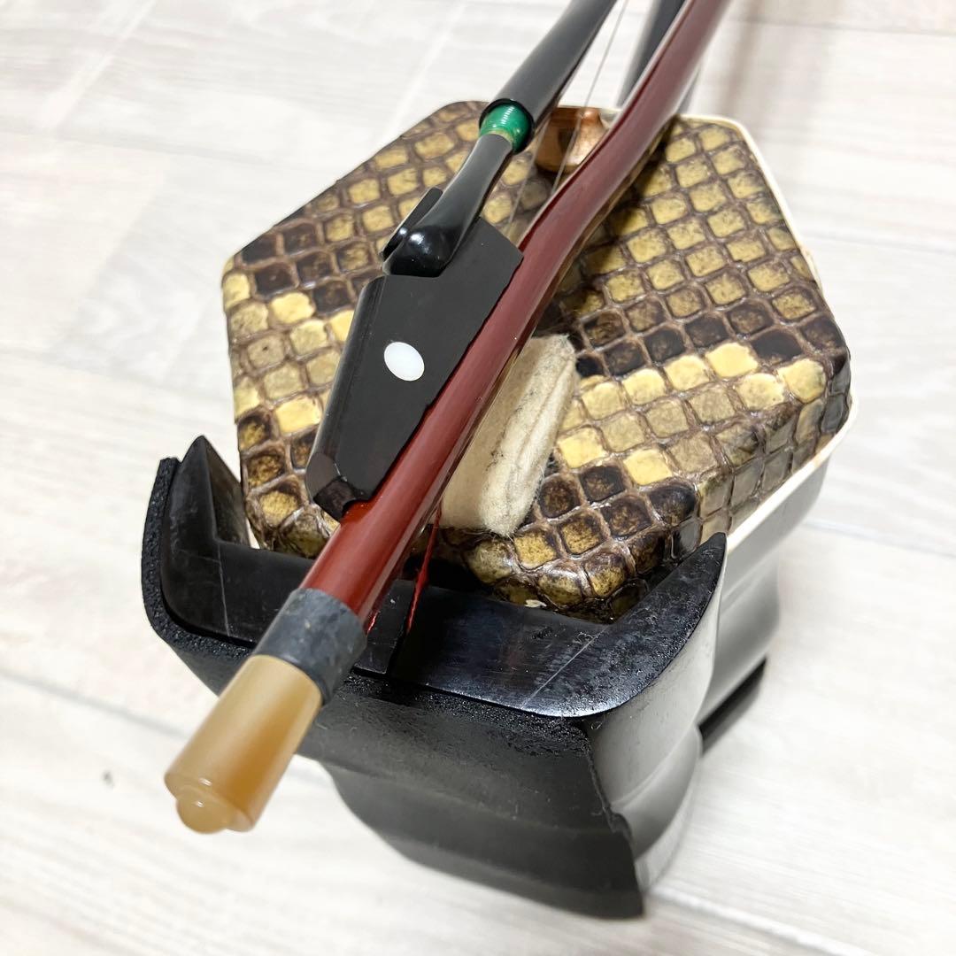 蛇皮　本革　高級 二胡 中国 弦楽器 彫刻 民族楽器 ケース付き　付属品多数