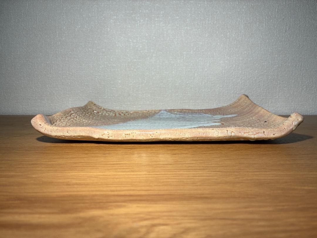 049 【作家物・窯印あり】志野焼 ”松” 平皿/工芸品/陶芸