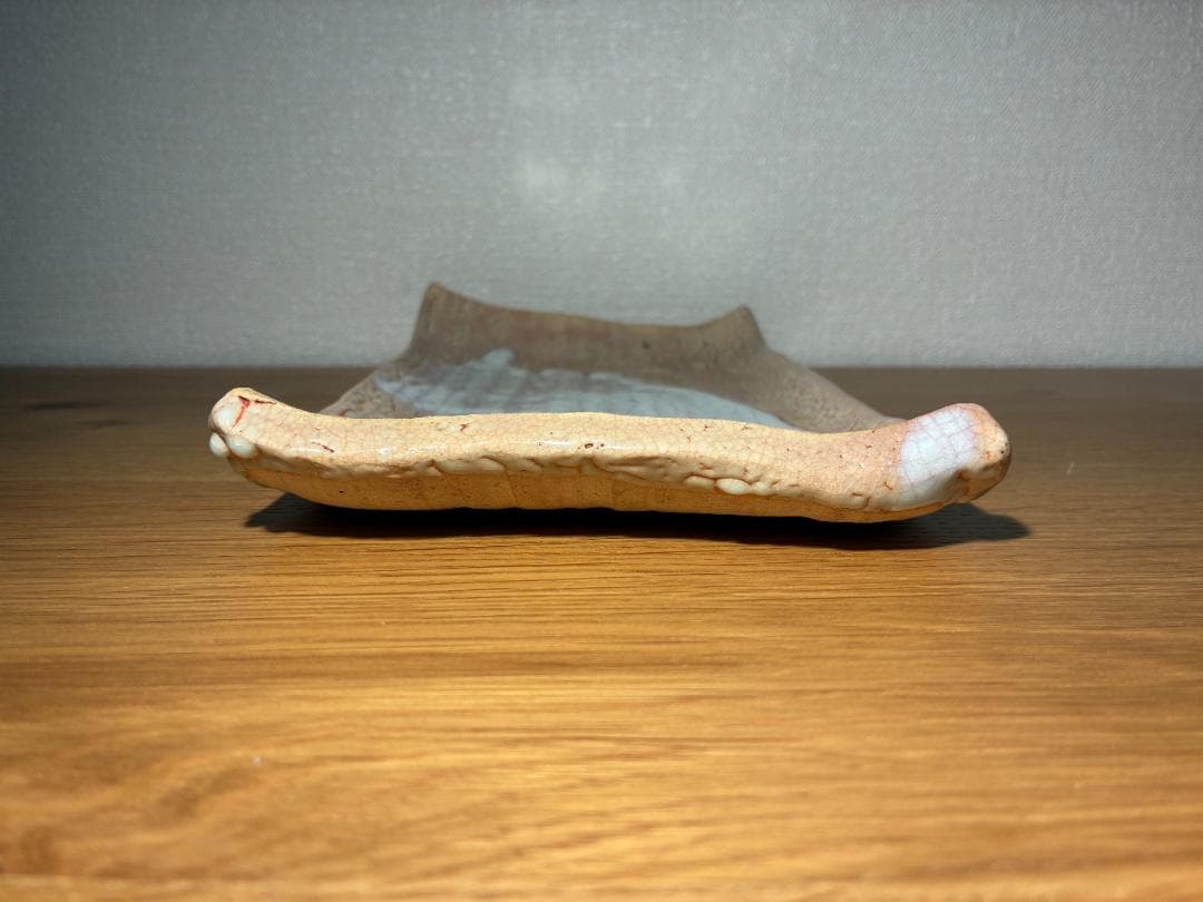 049 【作家物・窯印あり】志野焼 ”松” 平皿/工芸品/陶芸