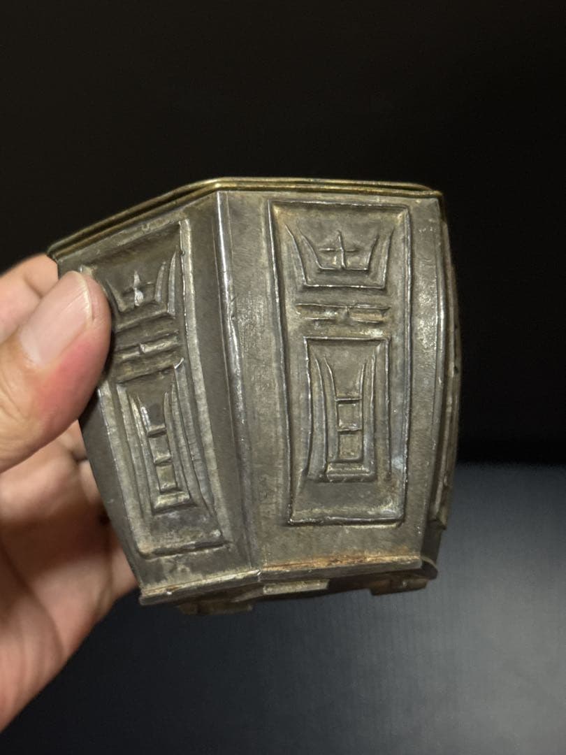 周君吉造 款 点同 古錫製 壽字文 銅覆輪 六角式 三足 建水 唐物 煎茶道具