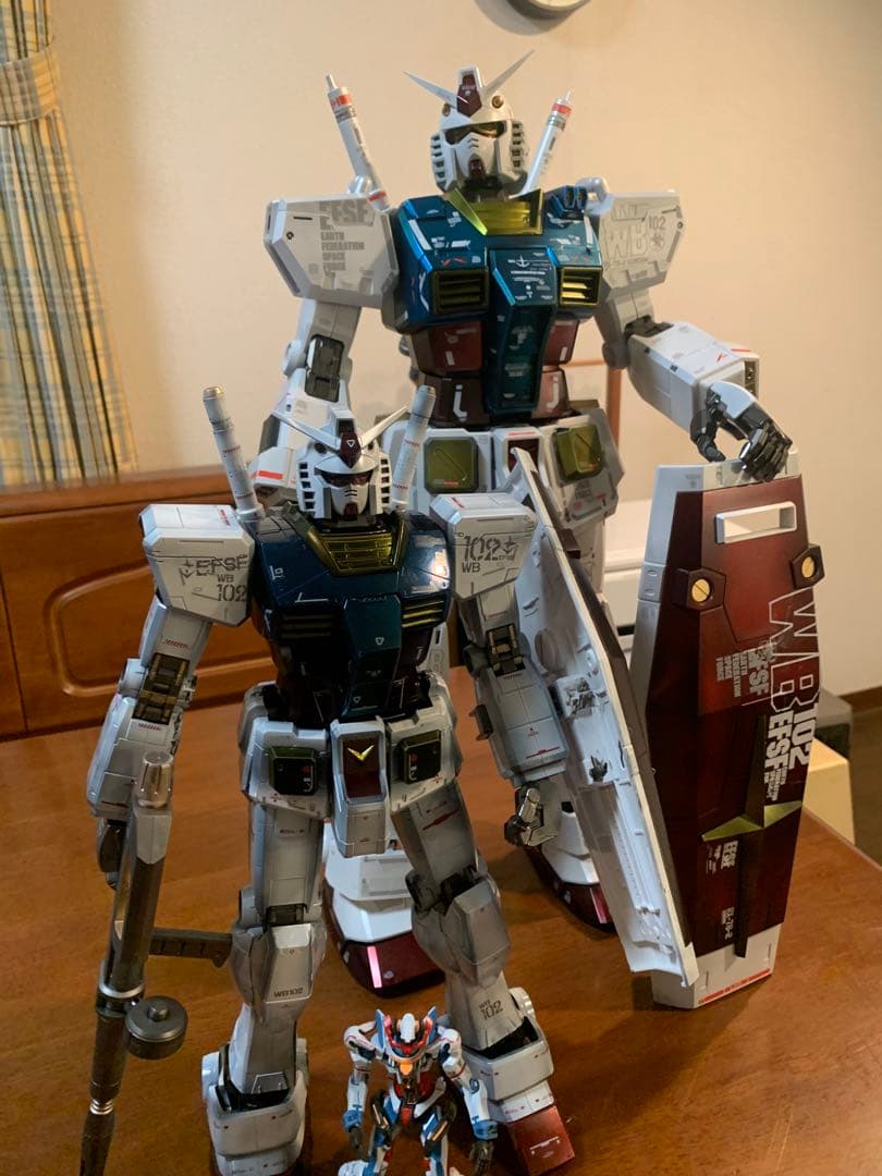 メガサイズ、1/35 ガンダム RX-78-2 海外製（方大競）全塗装。出品。
