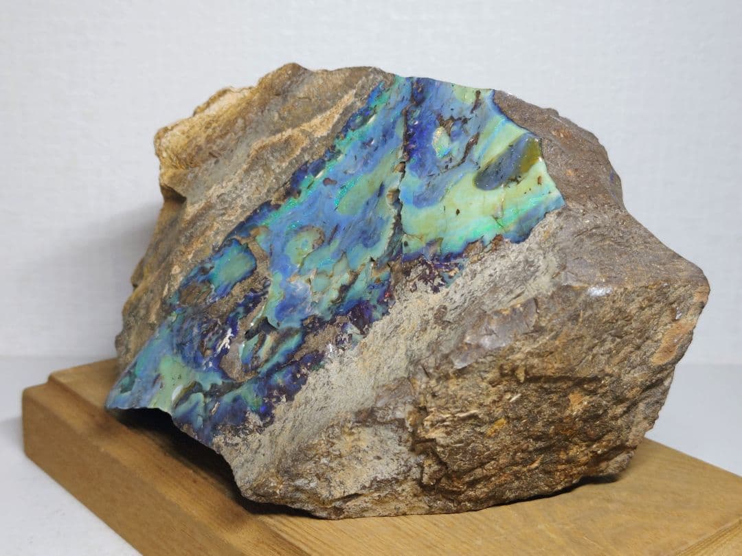 ボルダーオパール 4.5kg 蛋白石 原石 鑑賞石 自然石 誕生石 鉱物 水石