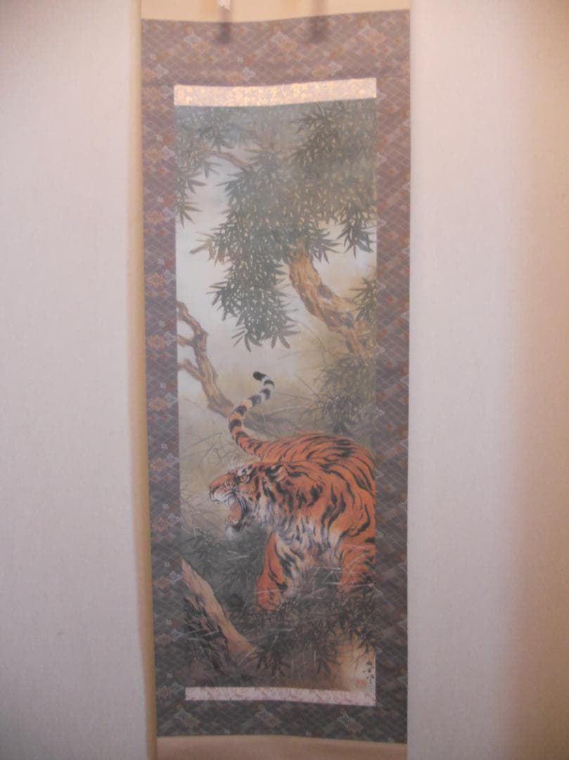 掛け軸 三尾呉石 蒼情 絹本 名品 複製 希少 軸装 茶道具 掛軸 美品 です。