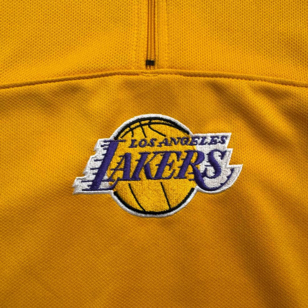 【海外限定☆2XLサイズ☆レイカーズ】ナイキ NBA刺繍ウォームアップTシャツ
