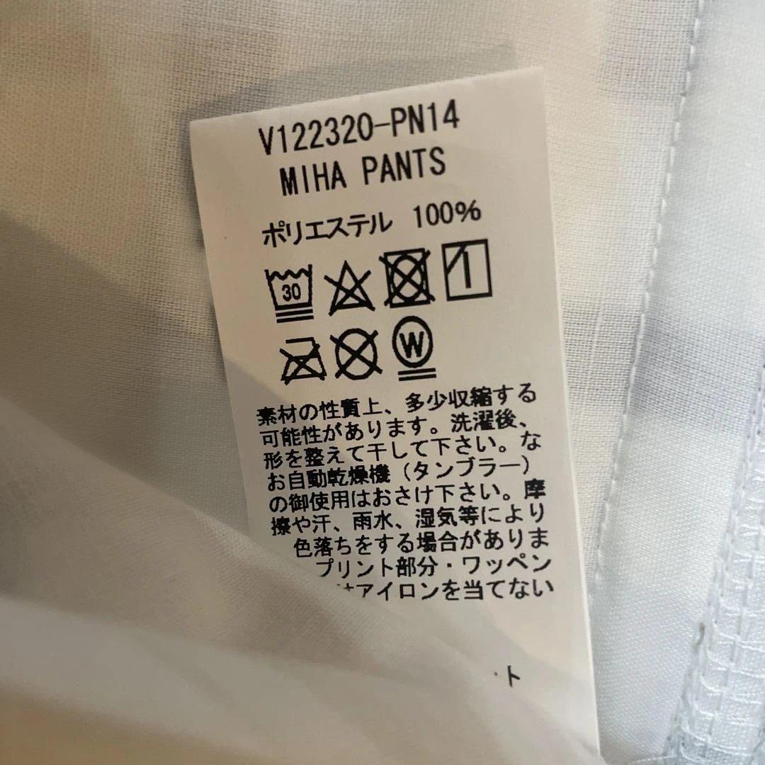 ゴルフウェア　ホワイト ブラック 文字プリント パンツ