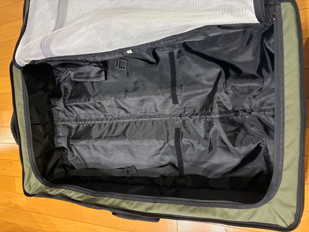 F2 スキー、スノーボード遠征用バッグ　ブラック・オリーブグリーン