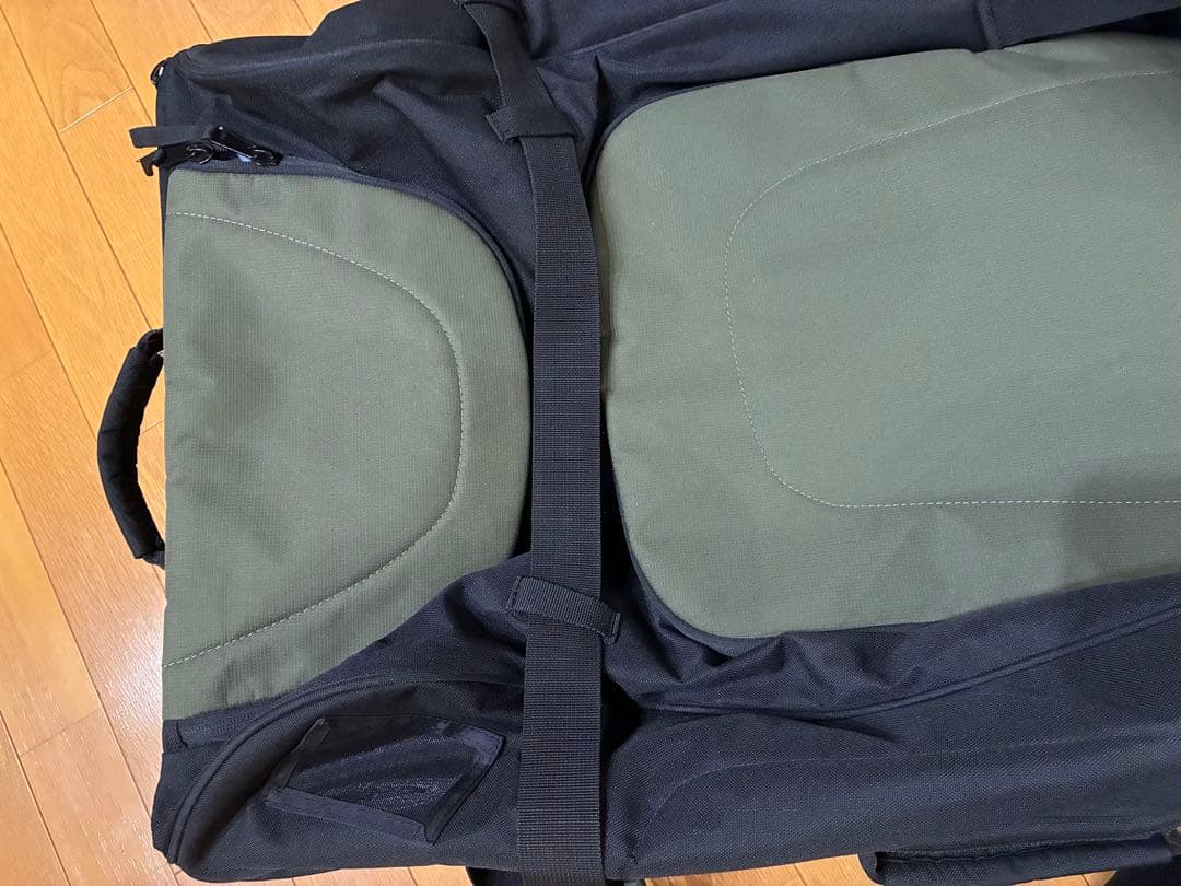 F2 スキー、スノーボード遠征用バッグ　ブラック・オリーブグリーン