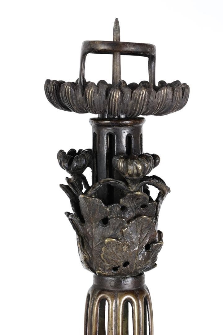 【大型燭台一対】透彫菊花文 細密彫刻 蝋燭立 仏教美術 仏壇 仏具 骨董 古美術