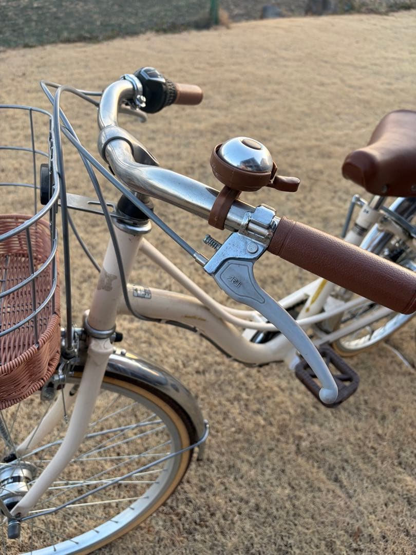 子供用自転車 ✳︎ホワイト、ベージュ、茶、 前バスケット付き　24インチ✳︎