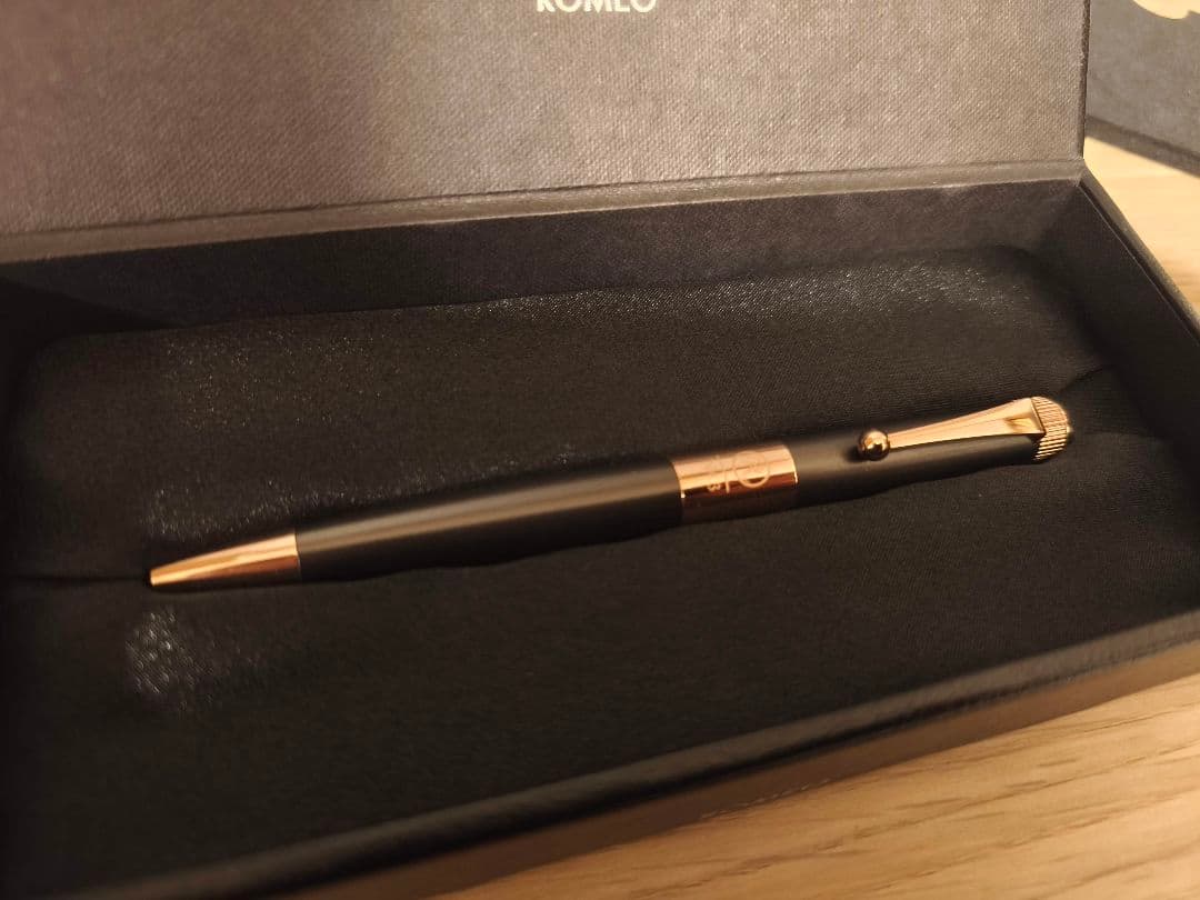 伊東屋ロメオNo.3ボールペン細軸　ガンメタル、アプリコットゴールド限定品