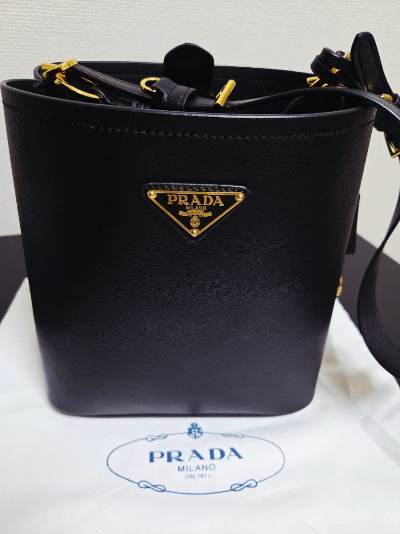 レザーブラック　ショルダーバッグ