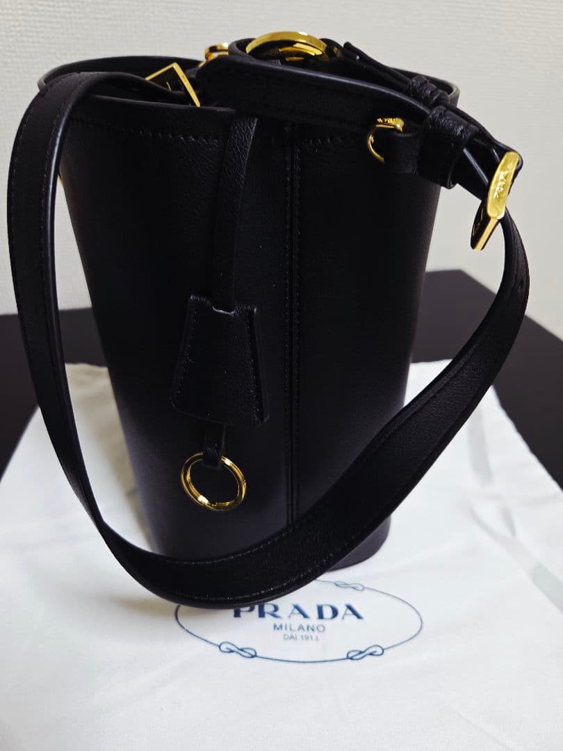 レザーブラック　ショルダーバッグ