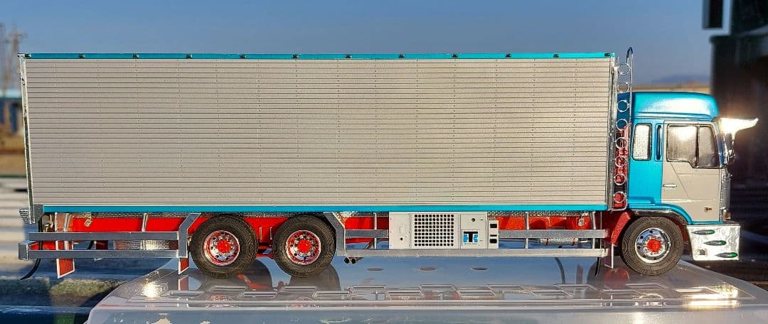 デコトラプラモデル アオシマ 1/32 日野 プロフィア テラヴィ 完成品