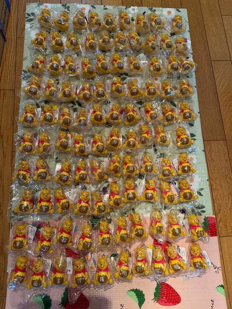 くまのプーさんキーホルダー100個