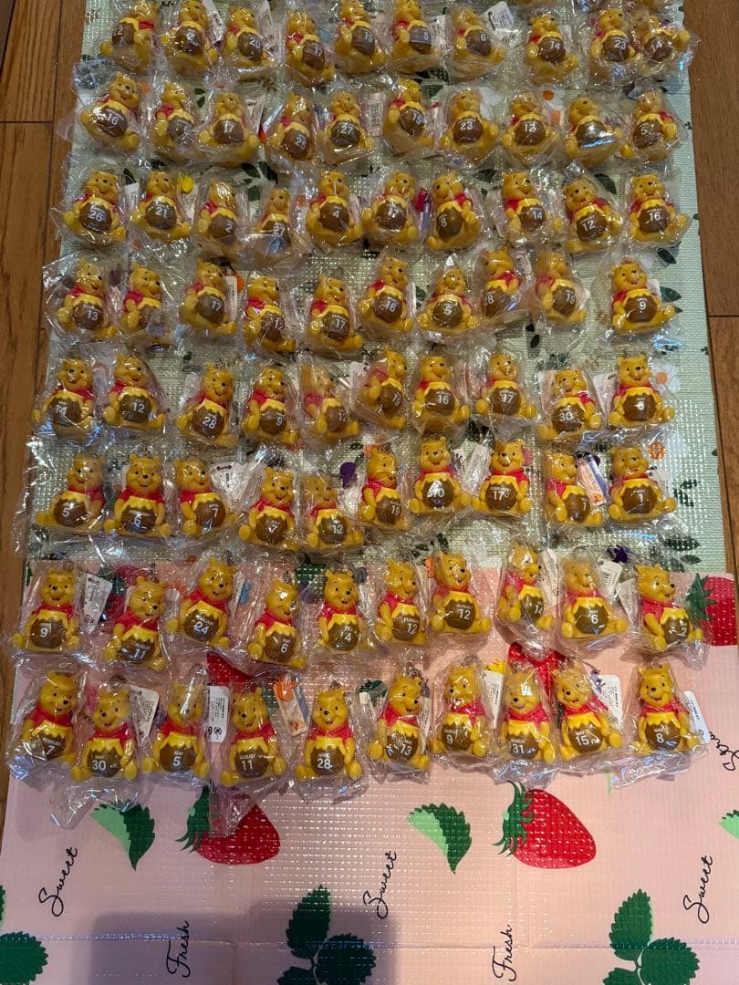 くまのプーさんキーホルダー100個