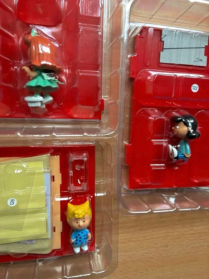 【デアゴスティーニ】スヌーピー&フレンズ 犬小屋型ボックスコレクション新品未組立