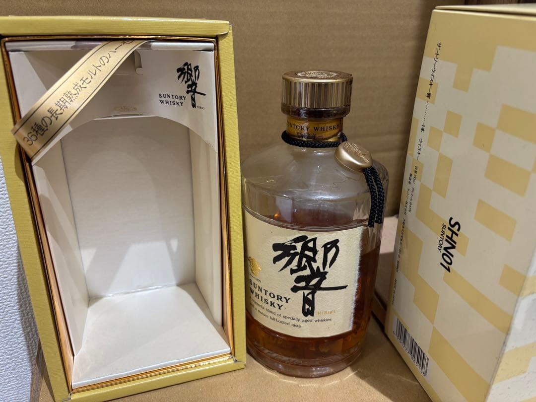 古酒 サントリー 響 金キャップ 裏ゴールドラベル