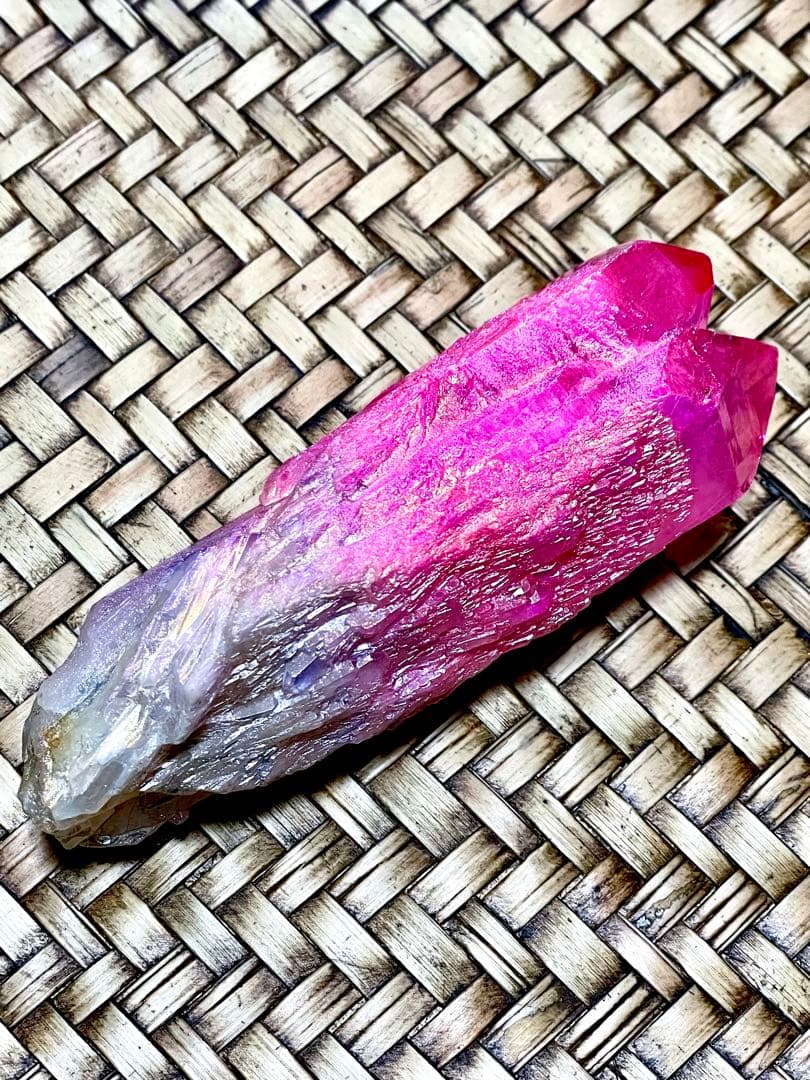 希少品　ツインマスタークリスタル　オーラ加工パイナップルクォーツ