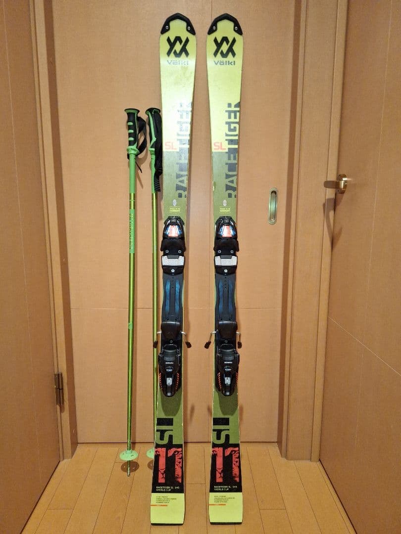 ジュニアスキー板VOLKL 145cm RacetigerSLポール2本