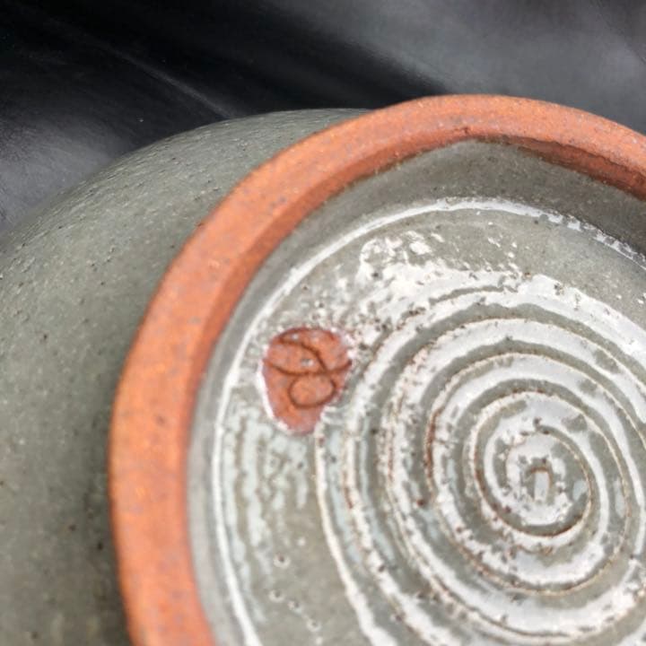 遺品整理◼️蔵から出てきた謎のかなり大きな器、サイズ的に抹茶茶碗では無さそうです。