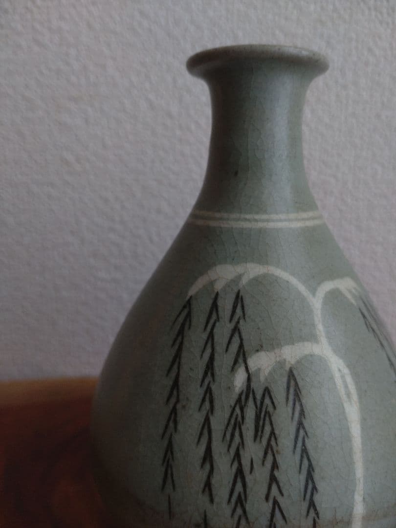 李朝　高麗青磁　白黒象嵌　朝鮮美術　梅瓶　骨董　陶芸　陶磁器　徳利　ぐい呑　盃