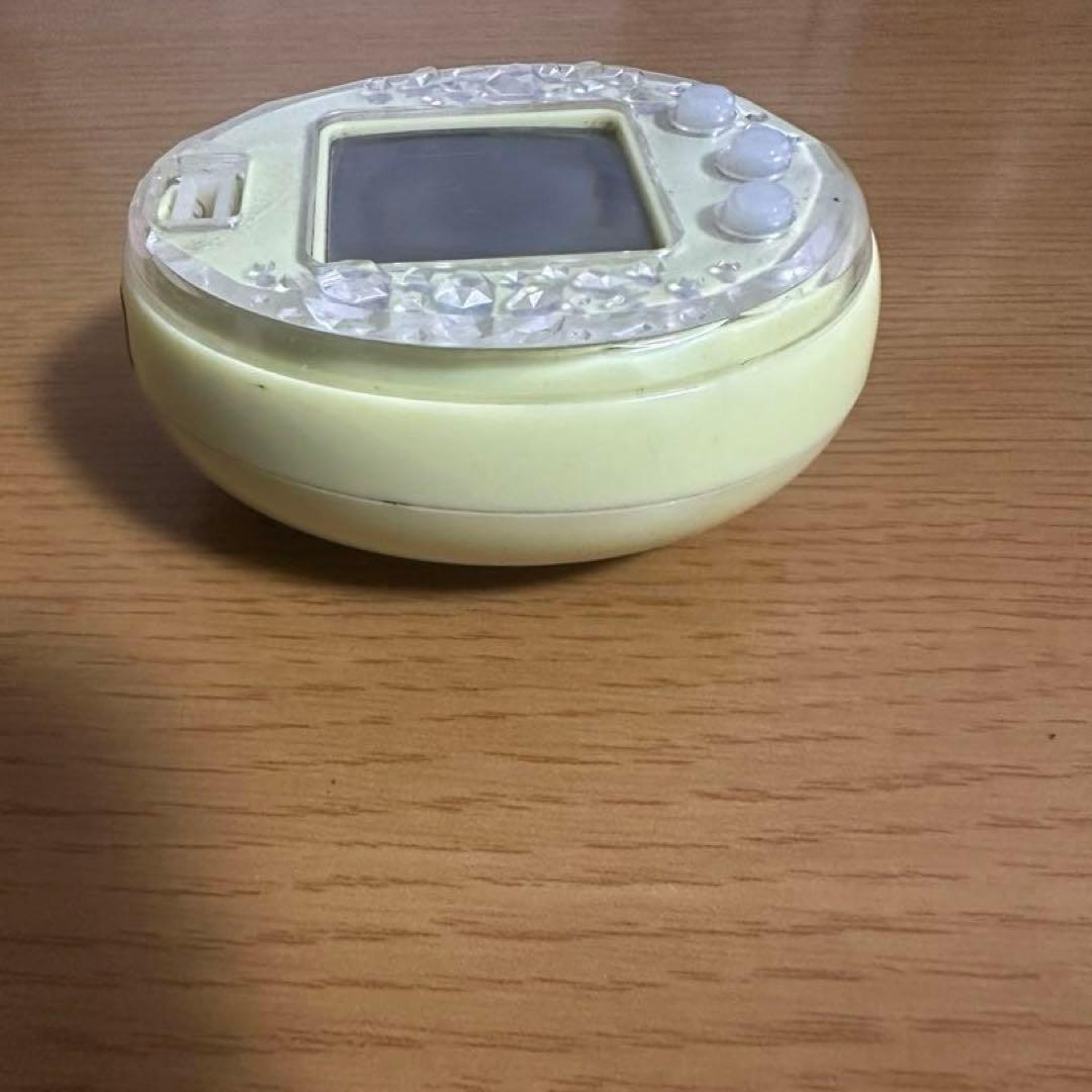 たまごっちピース Tamagotchi P's イエロー