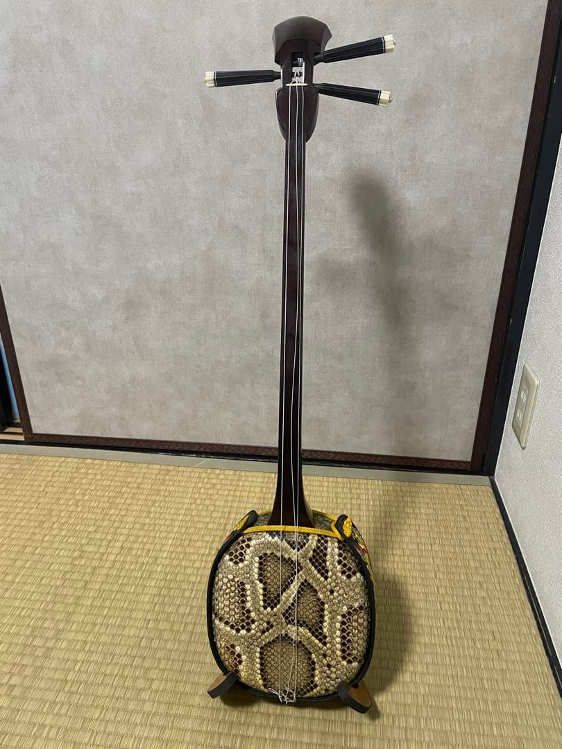 三線 本体 強化張り 木目の綺麗な三線 スタンド付き