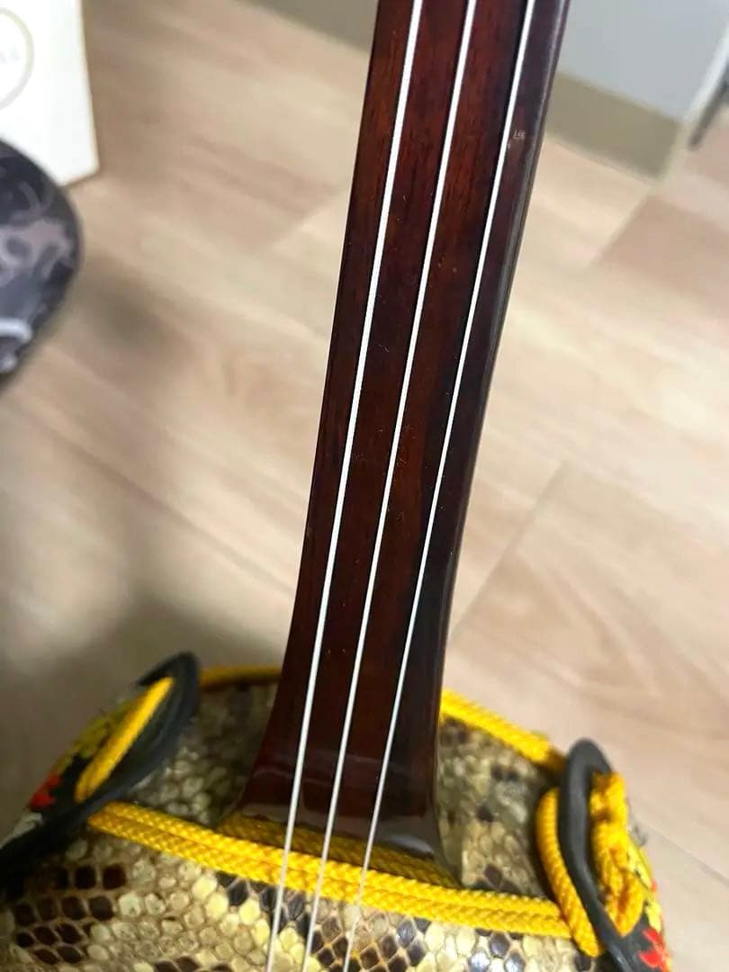 三線 本体 強化張り 木目の綺麗な三線 スタンド付き