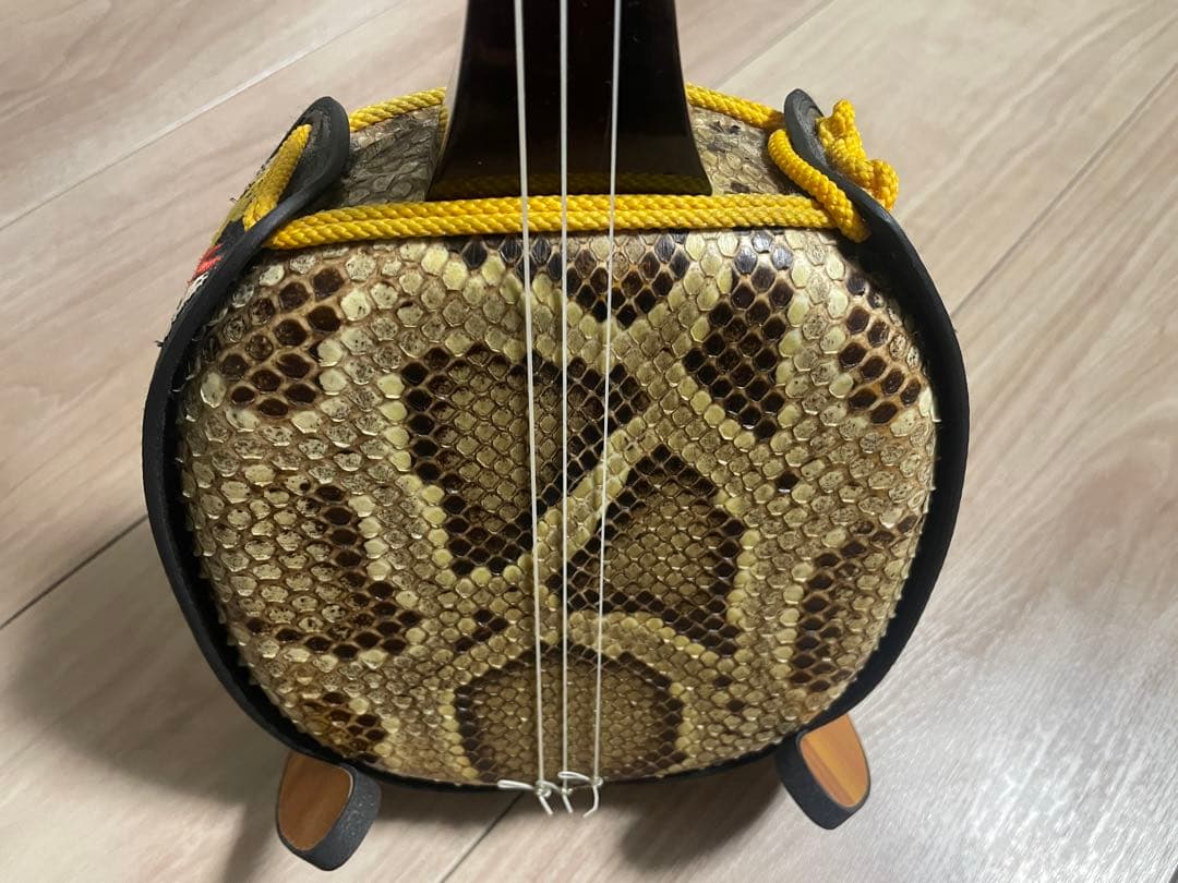 三線 本体 強化張り 木目の綺麗な三線 スタンド付き