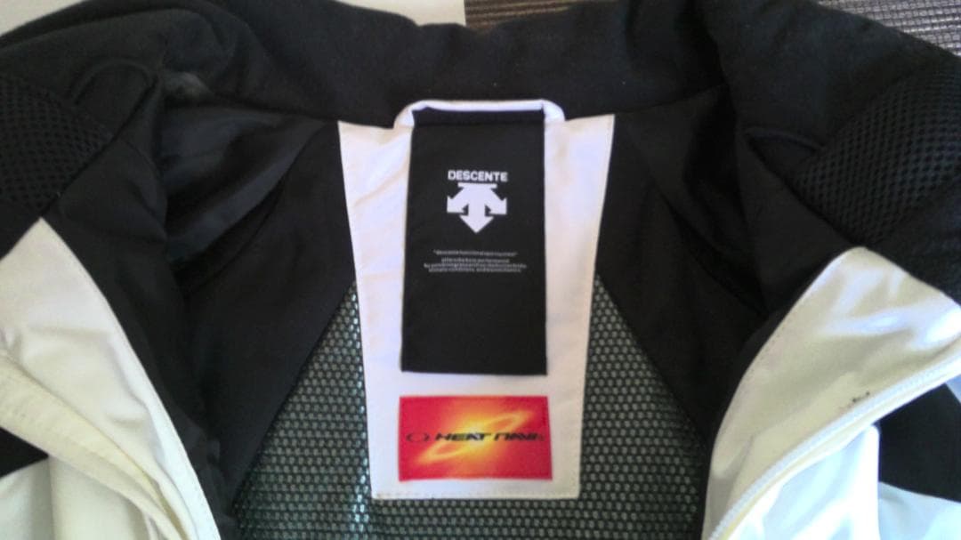 スキー、スノボウェア　デサント　MOVEスポーツ