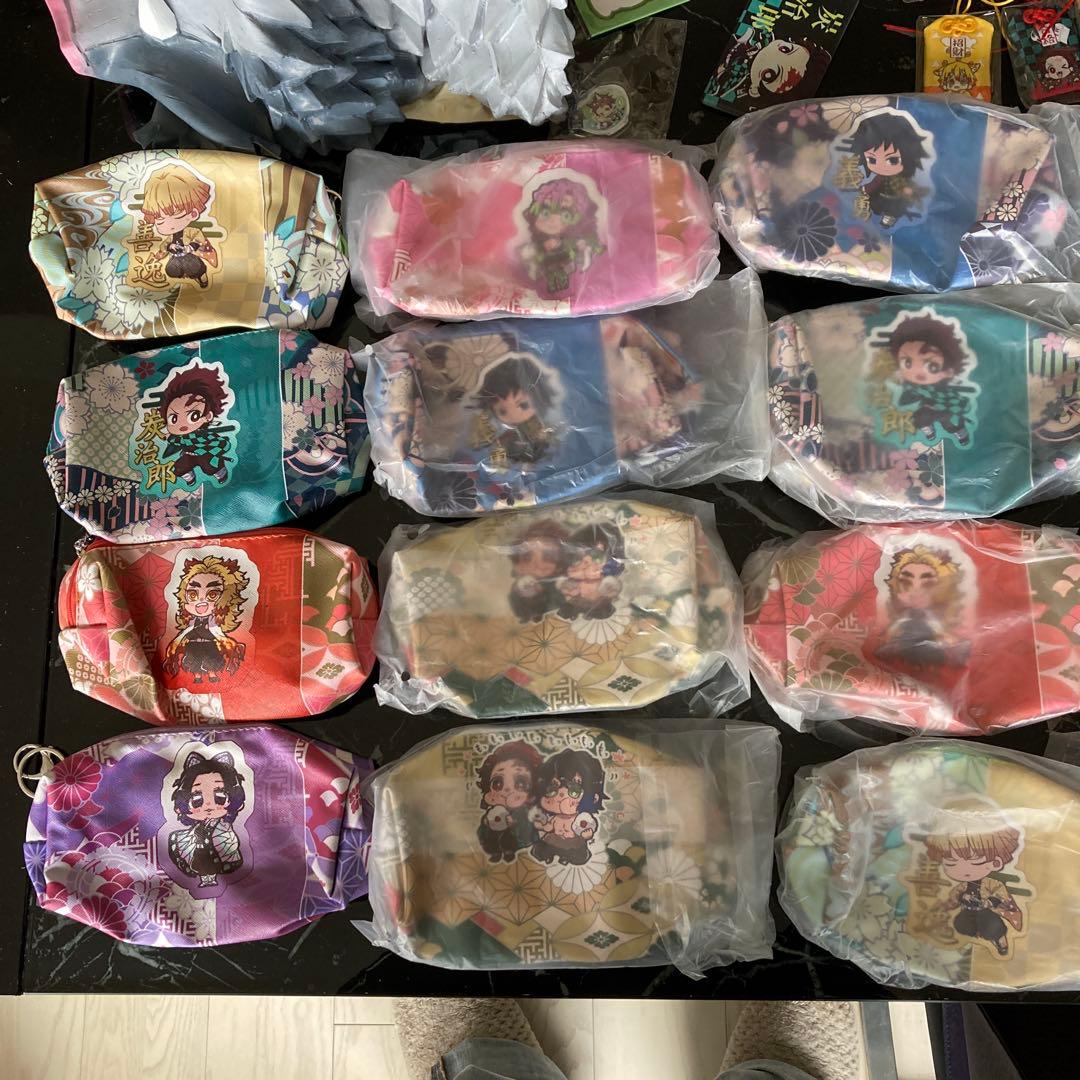 鬼滅の刃 きめつ セット　ポーチ マスク お守り キーホルダー シール 他