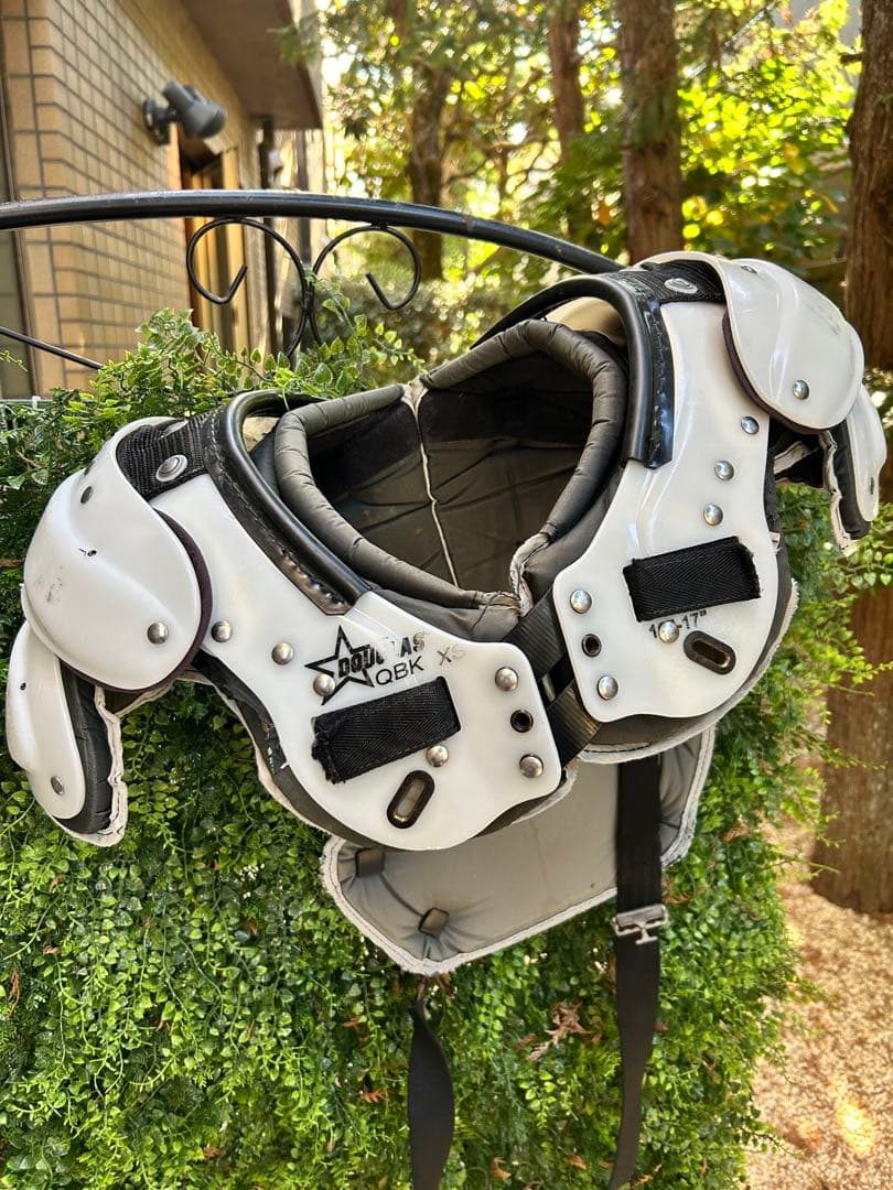 DOUGLAS ショルダーパッド QBK XS バックプレート付き　値下げ可！