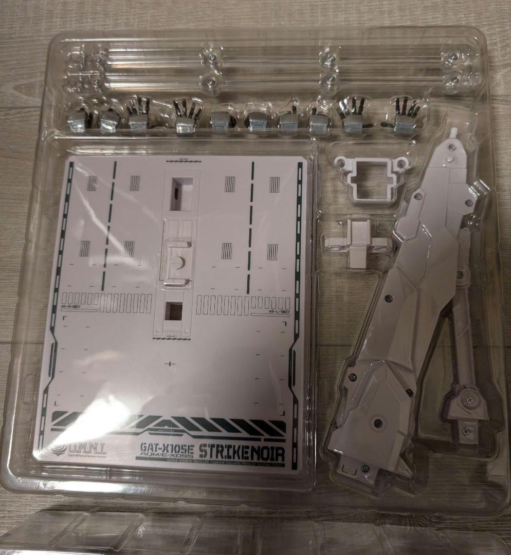 メタルビルド　ストライクノワールガンダム （オルタナティブストライク Ver.）