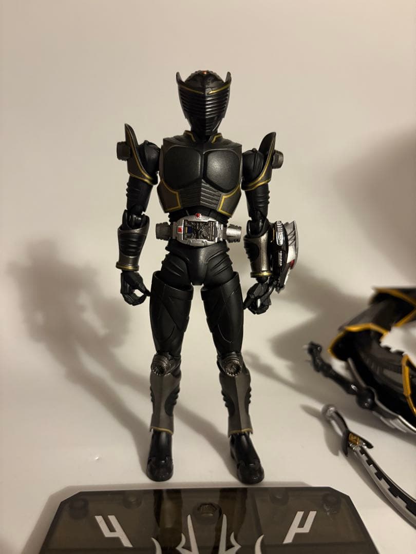 フィギュアーツ　仮面ライダーリュウガ