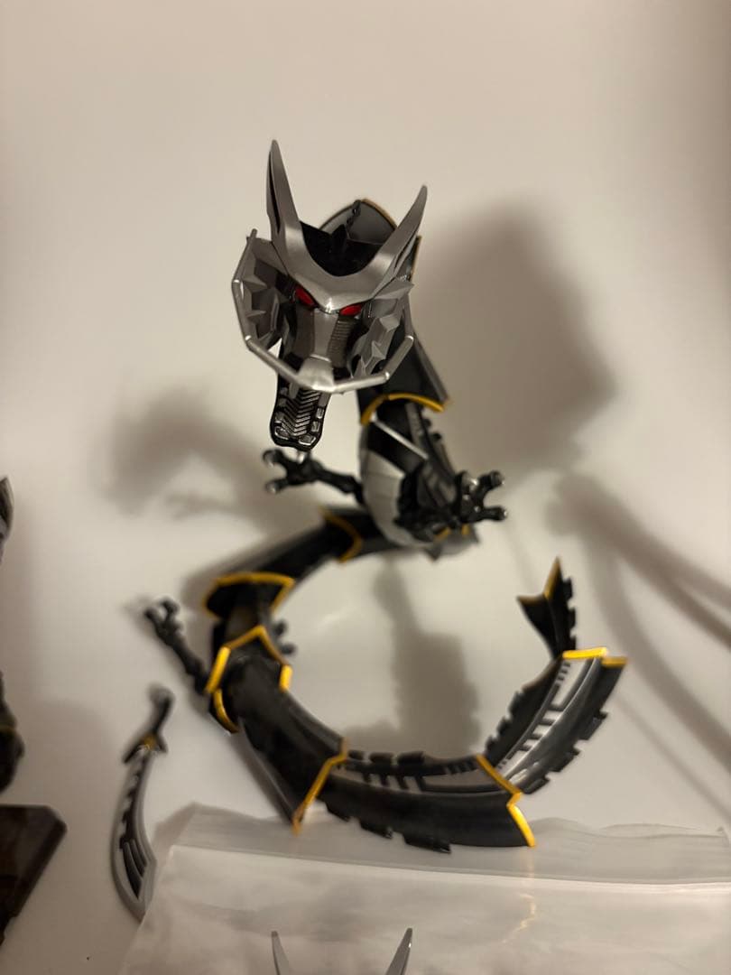 フィギュアーツ　仮面ライダーリュウガ
