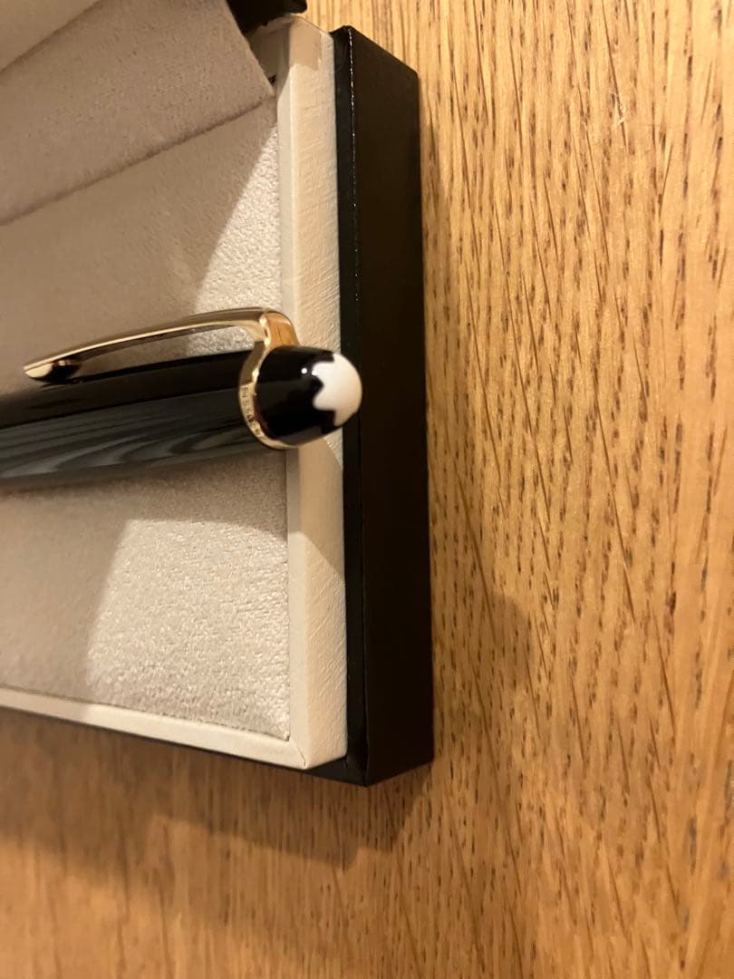 未使用　MONT BLANC 黒 ボールペン 本体