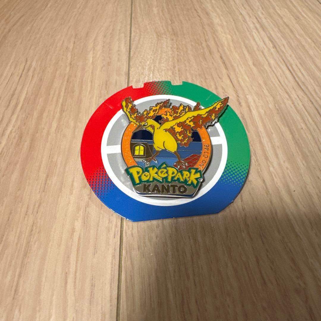 超激レア　ラメ加工　ポケパーク カントー ファイヤー　ピンバッジ